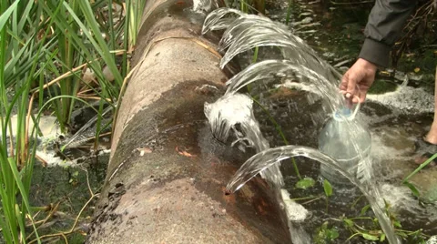 Broken water pipe 스톡 동영상 28786336