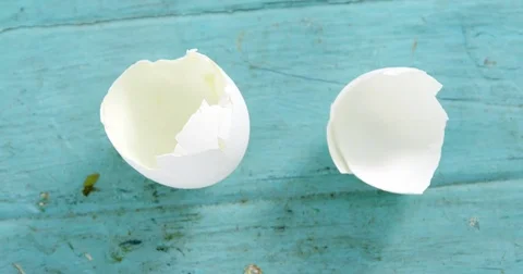 Broken white Easter egg on wooden surface 動画素材 74103267