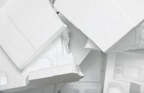 Broken white polystyrene foam packaging pieces as texture background Stock-Fotos