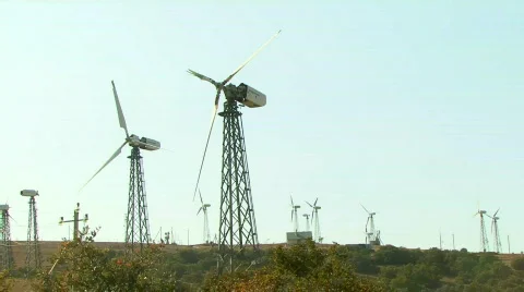 Broken Wind Turbine 動画素材 582035