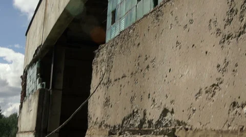 Broken windows in an abandoned building Video stock 39844616