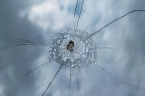 The broken windshield of the car from flying stone. Foto stock