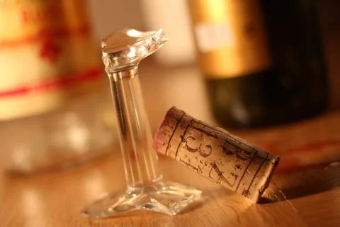 Broken up wine glasses Foto stock