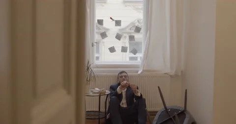 Brokenhearted and rejected man on a date. Marriage proposal rejection. Vídeo Stock 139499288