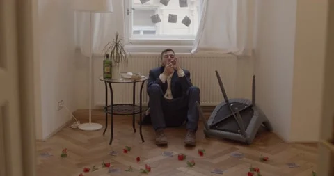 Brokenhearted and rejected man on a date. Marriage proposal rejection. Vídeo Stock 139499291