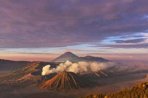 Bromo Bromo Volcano at Java, Indonesia Copyright: xZoonar.com/GalynaxAndru... Stock-Fotos