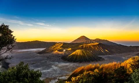 The bromo volcano on java in indonesia during the sunrise. 스톡 사진