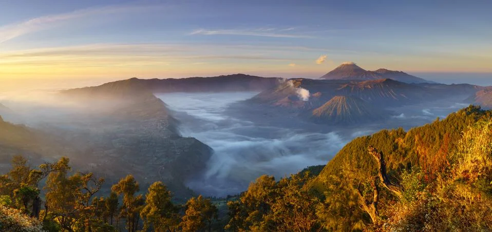 Bromo volcano at sunrise, East Java, Indonesia Fotos Stock