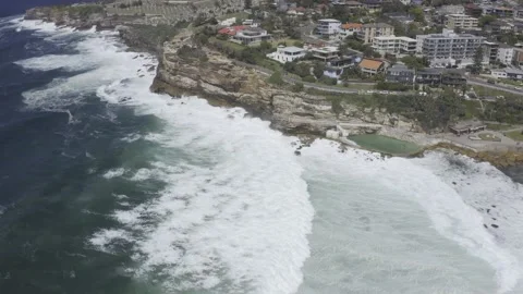 Bronte Baths | Scenic Waves | Circling Drone Shot | 4k HDR 스톡 동영상 207716218