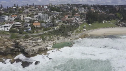 Bronte Baths | Scenic Waves | Circling Drone Shot | 4k HDR 스톡 동영상 207716737
