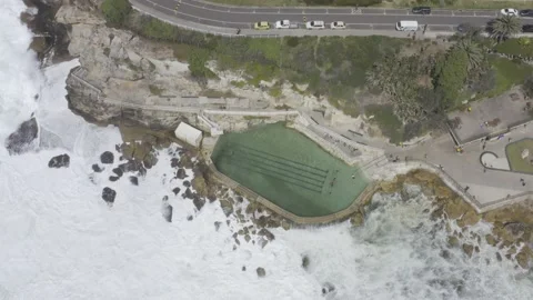 Bronte Baths | Scenic Waves | Top Down Drone Shot | 4k HDR 스톡 동영상 207715911