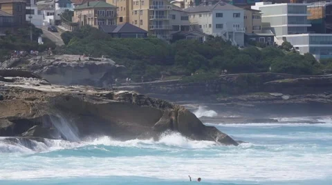 Bronte Beach Waves Splashing Stockbeeldmateriaal 47785981
