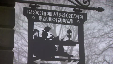 Bronte Parsonage Museum Sign Exterior. 库存影片 137899400