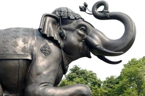 Bronze Elephant Statue, Large elephant statue with ornate Thai patterns Stock Photos