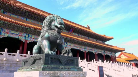 Bronze lion in front of the Hall of Supreme Harmony Vidéo 65285682