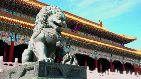 Bronze lion in front of the Hall of Supreme Harmony Vidéo 65285769