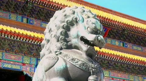 Bronze lion in front of the Hall of Supreme Harmony Видео 65286113