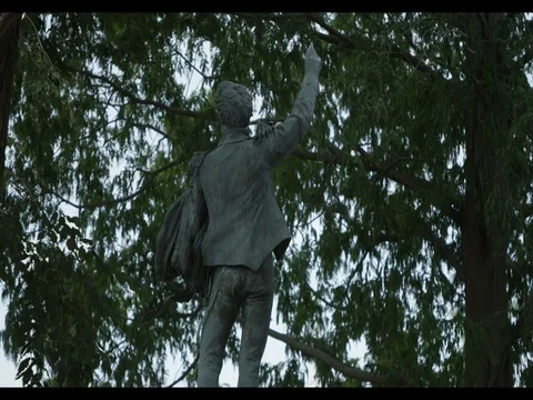 Bronze Oliver Perry Monument in Eisenhower Park Newport Rhode Island Video stock 76660133
