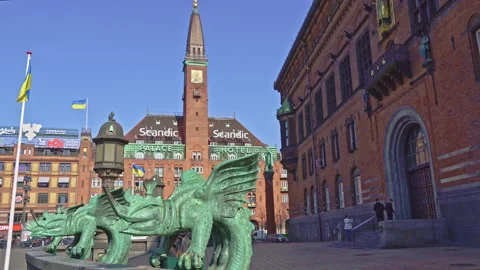 Bronze statue in front of the city hall of the city of Copenhagen Stock Footage 197482984