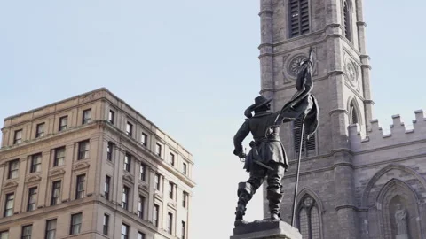 Bronze statue of man facing historic buildings Stock Footage 255340612