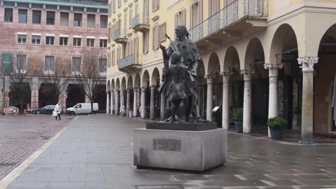 Bronze statue monument in Piazza del Comune arcade square in Cremona, Lombardy Stock Footage 328922410