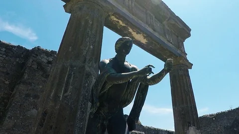 Bronze statue in Pompei Vidéo 130151627