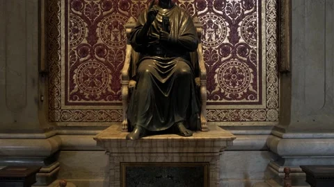 Bronze statue of Pope Saint Peter and Basilica, Vatican. Stock Footage 198739074