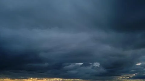 Brooding, dramatic storm clouds gather, hinting at an approaching tempest, 스톡 사진