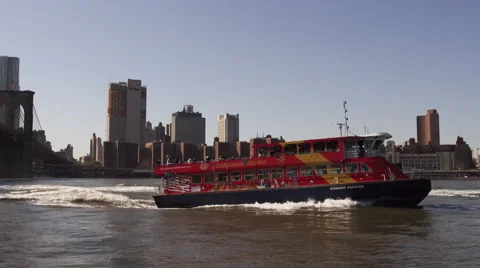 Brooklyn bridge and boat. Stock Footage 65405580
