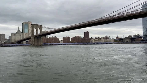 Brooklyn Bridge cloudy day Stock Footage 119188463