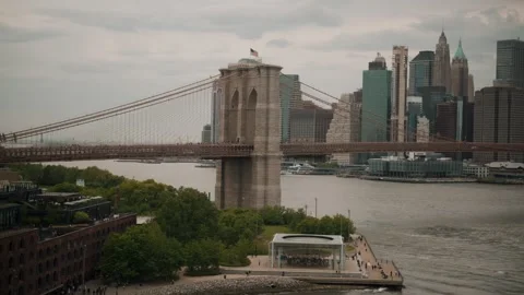 Brooklyn bridge dumbo medium shot Stock Footage 339843303