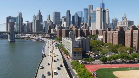 Brooklyn Bridge from Manhattan Bridge. New York City downtown skyline, financial 库存影片 307166916