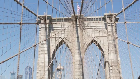 Brooklyn Bridge to Manhattan downtown, cables and blue sky. New York City iconic Vidéo 288794118