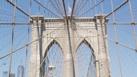 Brooklyn Bridge to Manhattan downtown, cables and blue sky. New York City iconic Vidéo 310088029