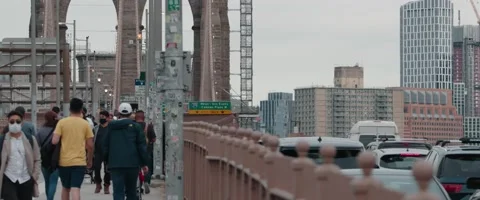 Brooklyn Bridge Pedestrians Walking - Widescreen Establishing Shot Stock Footage 153676887