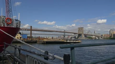 Brooklyn bridge from pier 16 스톡 동영상 54807692