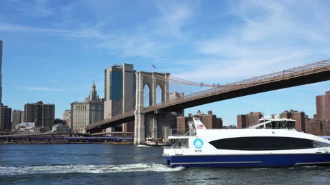 Brooklyn Bridge tower over the Hudson River in New York City, USA Stock-Footage 234085489