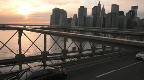 Brooklyn Bridge Traffic Stockbeeldmateriaal 12595284