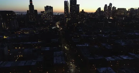 Brooklyn brownstone blocks detailed centered aerial view in New York City 库存影片 89010656