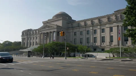 Brooklyn Museum and Eastern Parkway in Brooklyn, New York. Stock Footage 52697151