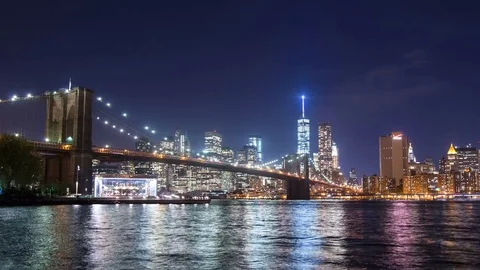 Brooklyn - View of Brooklyn Bridge and Skyline at Night - 4K Timelapse Vídeos de archivo 82251777
