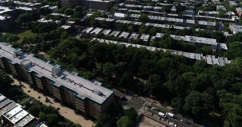 Brooklyn view of NYC rise 스톡 동영상 117610658