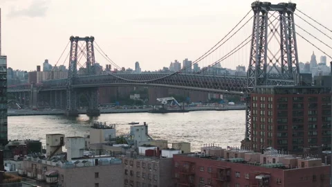 Brooklyn's Williamsburg Bridge at dusk Stock Footage 287273995
