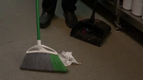 Broom sweeping the floor. 動画素材 76721587