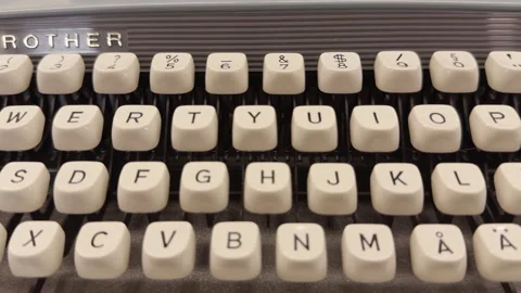 Brother typewriter keyboard close-up showing keys and brand logo in focus Vídeos de archivo 343685055