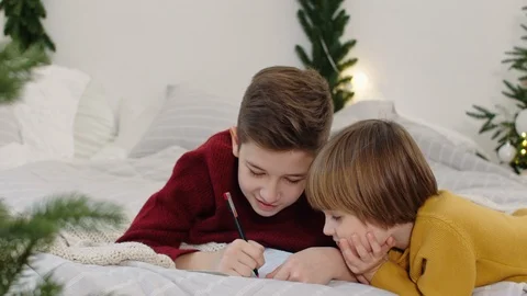 The brothers write a letter to Santa 動画素材 120593595
