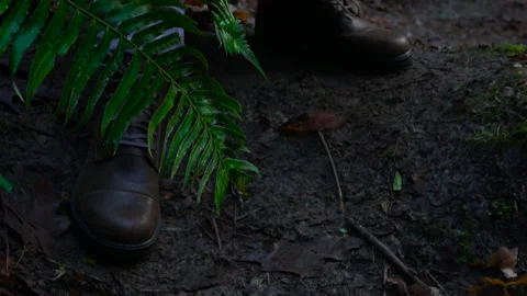 Brown boots on a dirt path. Stock-Footage 147155801