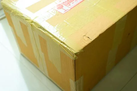 Brown box packaging with warning symbol Foto stock