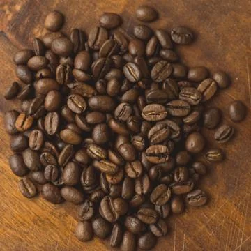 Brown coffee beans in circle shape, closeup of macro coffee beans for backg.. Foto stock