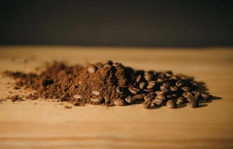 Brown coffee grounds, located as a background Stockfoto's